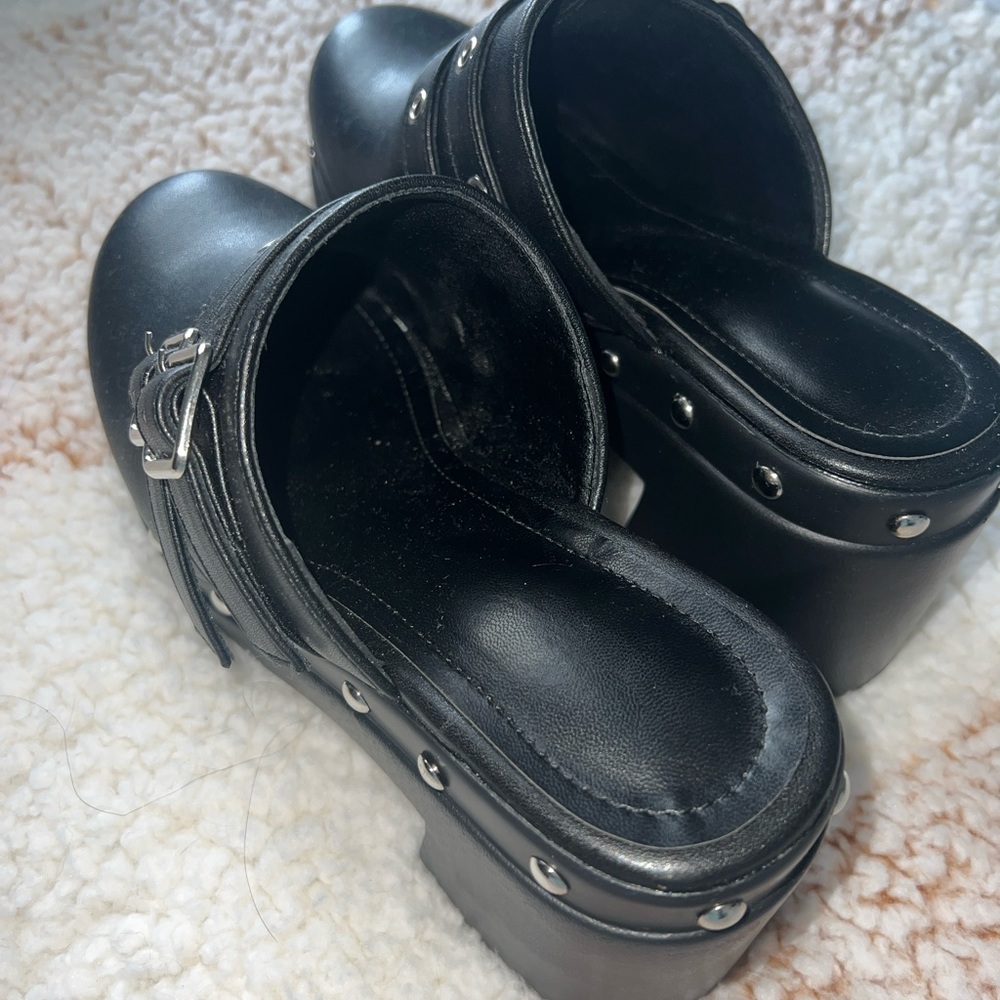 Clogs - Picture 2 of 4